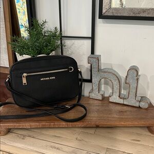 Michael Kors Elegant Black Crossbody Bag